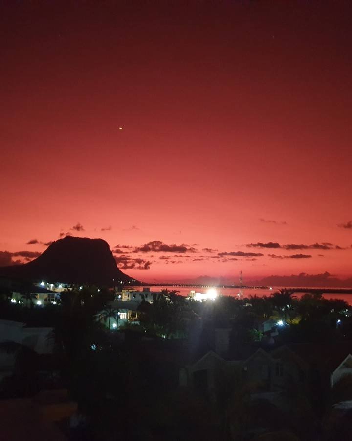 kite-house-terrace-sunset-view-la-gaulette-mauritius.573776c5